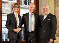 Sabina Belli, ad di Pomellato, Adolfo Urso, ministro delle Imprese e del Made in Italy, e Luca de Meo, ceo del gruppo Kering all'Archivio Gucci di Firenze