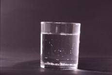 Un bicchiere d'acqua - FOTOGRAMMA