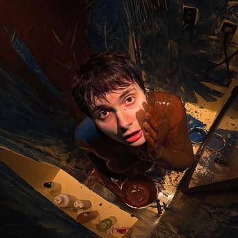 Madame, j’accuse alla musica italiana: “Ricatti, feste obbligate e soldi che spariscono”.