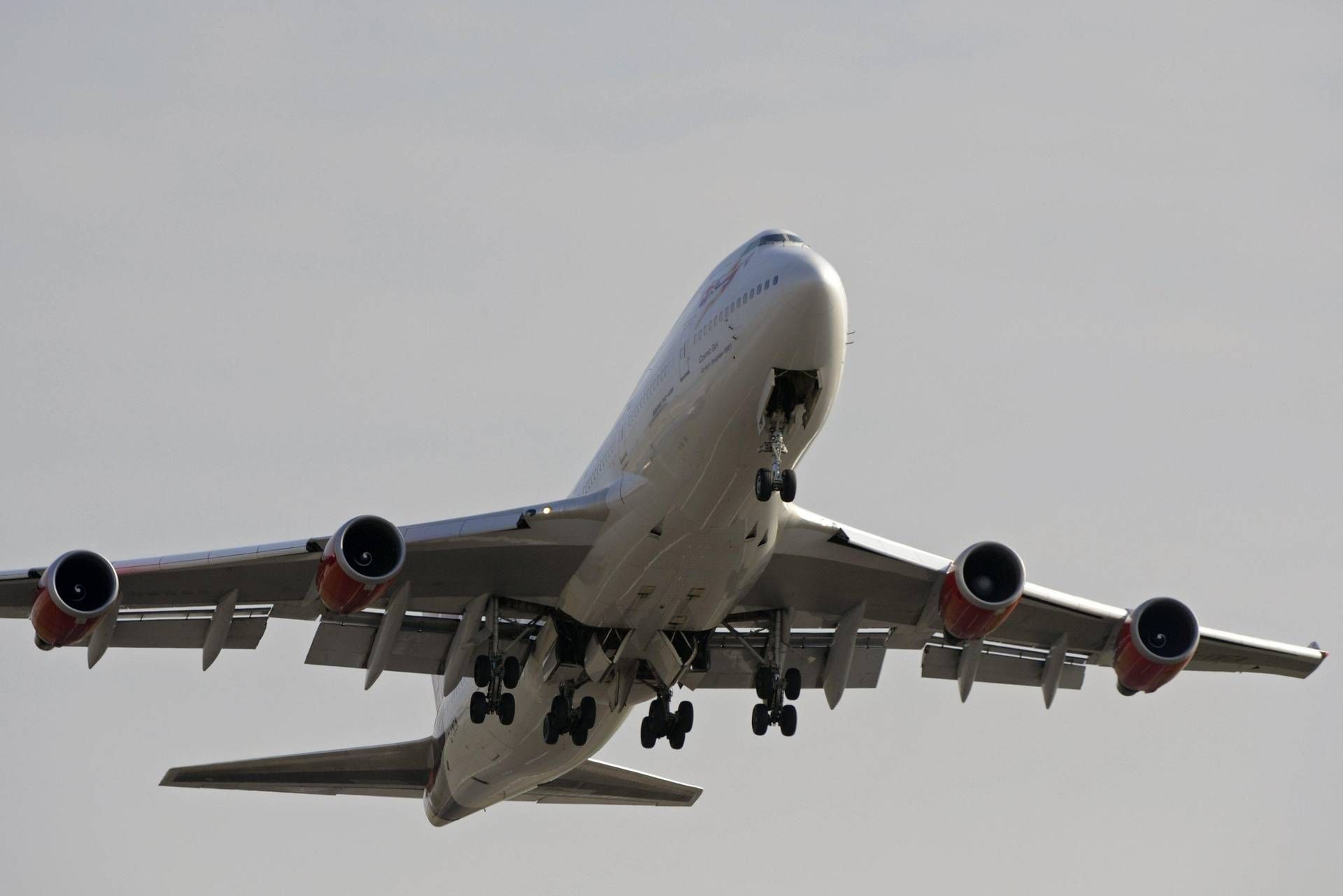 Carburante aerei: la Ue si prepara a possibili carenze per la crisi Iran