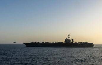 La USS Abraham Lincoln (CVN 72) conduce operazioni di blocco statunitensi nel Mar Arabico - (Afp)