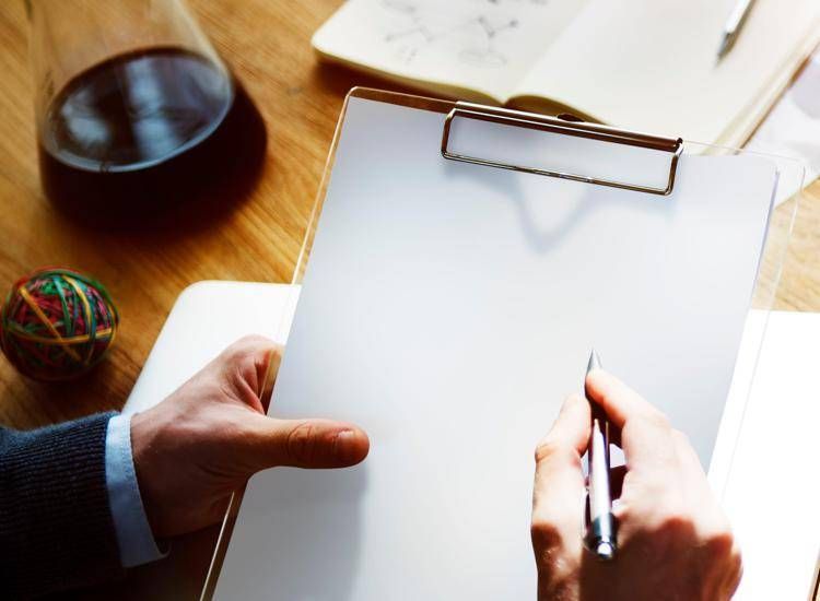 Uomo in ufficio (Foto )