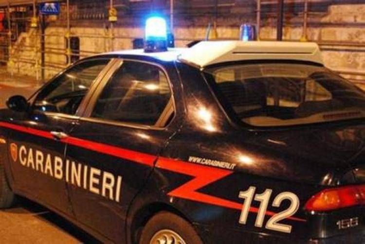 Un'auto dei carabinieri