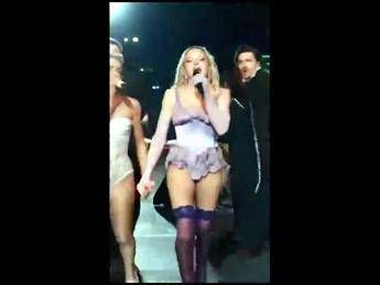 Madonna travolge il Coachella: show (in lingerie) con Sabrina Carpenter - Video