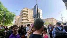 Milano, manifesto Lega 'accoltellato' durante corteo - Video