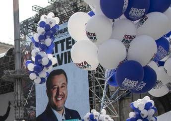 La foto di Matteo Salvini sul palco dei Patrioti - Ipa