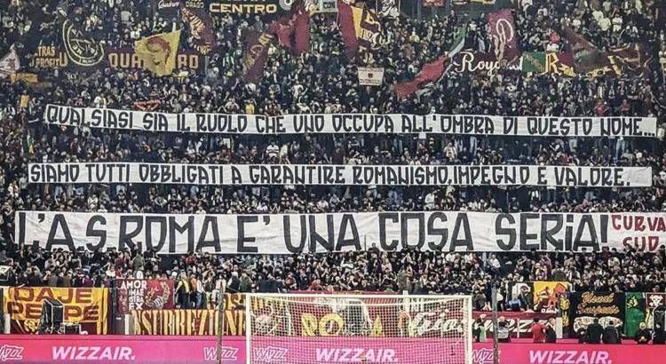 Lo striscione della Curva Sud