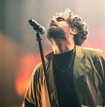 Tommaso Paradiso, il trionfo a Roma del popolo dei romantici