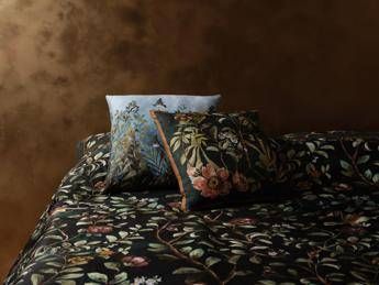 Roberto Cavalli Home celebra radici brand tra artigianalità e identità mediterranea