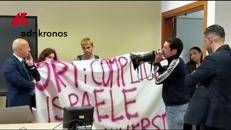 Gasparri contestato all'Università di Firenze: 