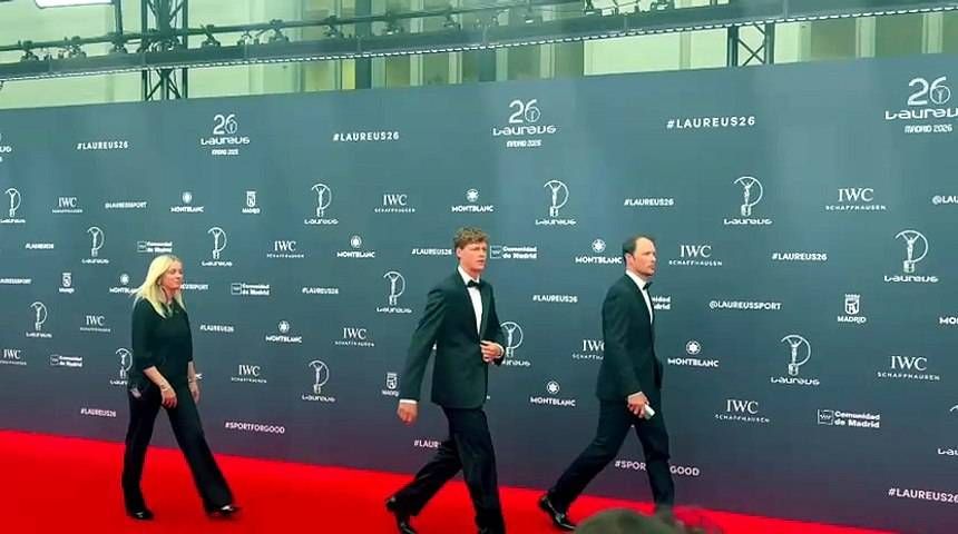 Sinner sul tappeto rosso, l'arrivo a Madrid