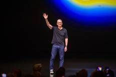 Apple, per il dopo Cook una scelta di continuità e la sfida dell'IA