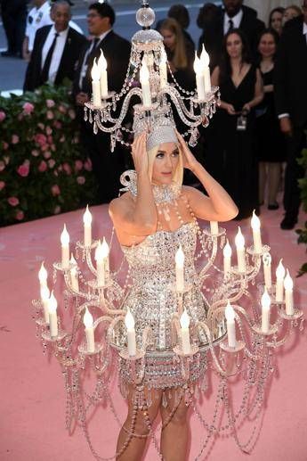 Katy Perry e gli altri, quando le popstar diventano il regalo più costoso del party