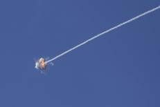 Un missile disintegrato dal sistema Iron Dome israeliano (Fotogramma/Ipa)