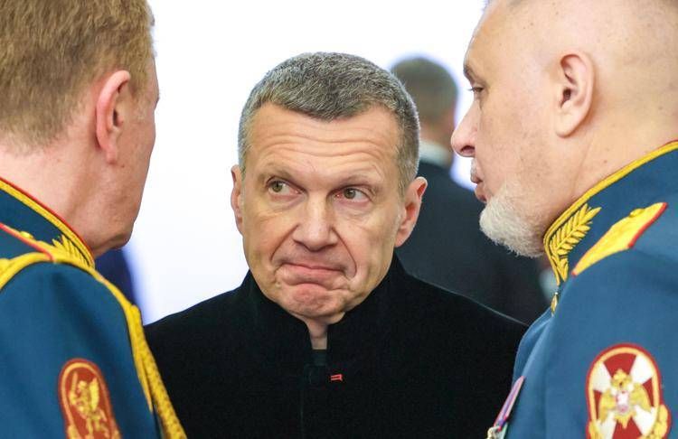 Vladimir Solovyov al centro alla cerimonia di insediamento di Putin (Fotogramma/Ipa)