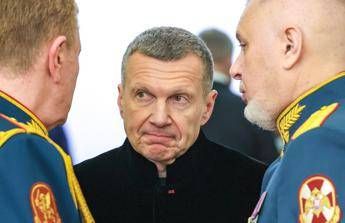 Vladimir Solovyov al centro alla cerimonia di insediamento di Putin (Fotogramma/Ipa)