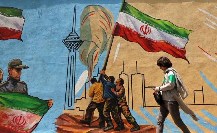 Murales anti Usa e anti Israele in Iran - (Afp)