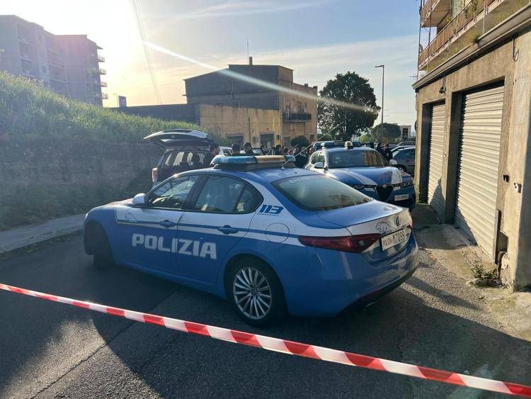 Catanzaro: donna si lancia con i figli dal terzo piano, tre morti e una bimba grave