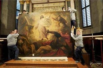 Restauro della Trasfigurazione di Tiziano per l'altare maggiore di San Salvador