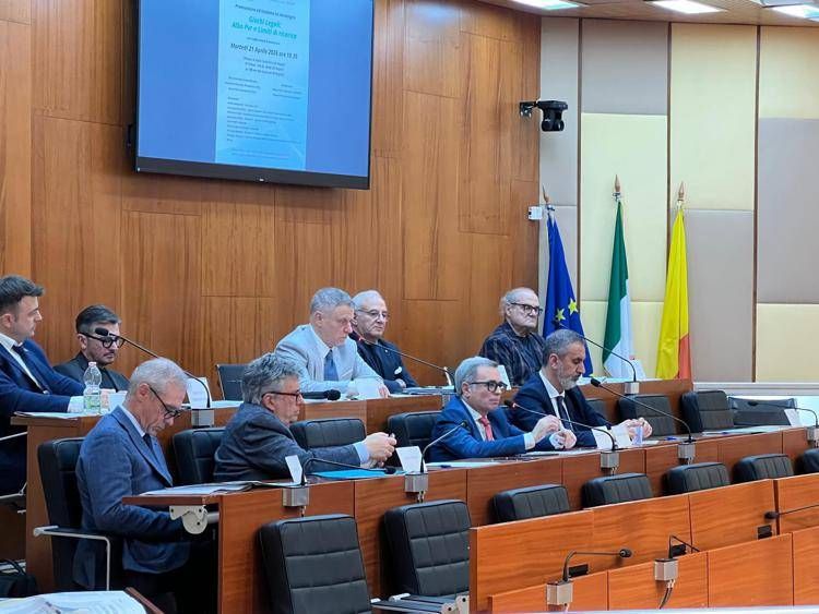 Limite ricariche in contanti nei PVR: l'allarme del settore