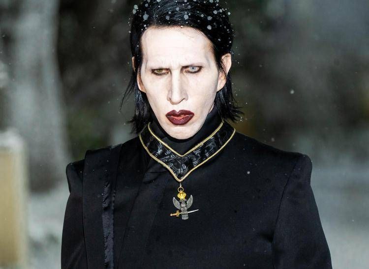 Marilyn Manson ospitato in convento dalle suore? Arriva lo stop, il post del sindaco di Ferrara