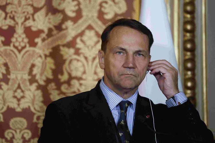 Sikorski: “La Russia sfrutta le crisi ma non riesce a vincerle”