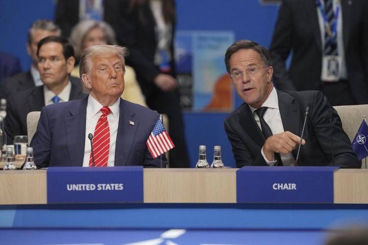 Il presidente degli Usa Donald Trump e il segretario generale della Nato Mark Rutte al vertice dell'Aja, nel 2025 (Fotogramma/Ipa)