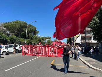 25 aprile, cortei in tutta Italia: momenti di tensione a Roma - Diretta