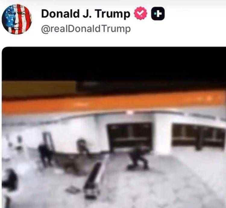Trump, spari alla cena dei giornalisti: i momenti dell'attacco - Video