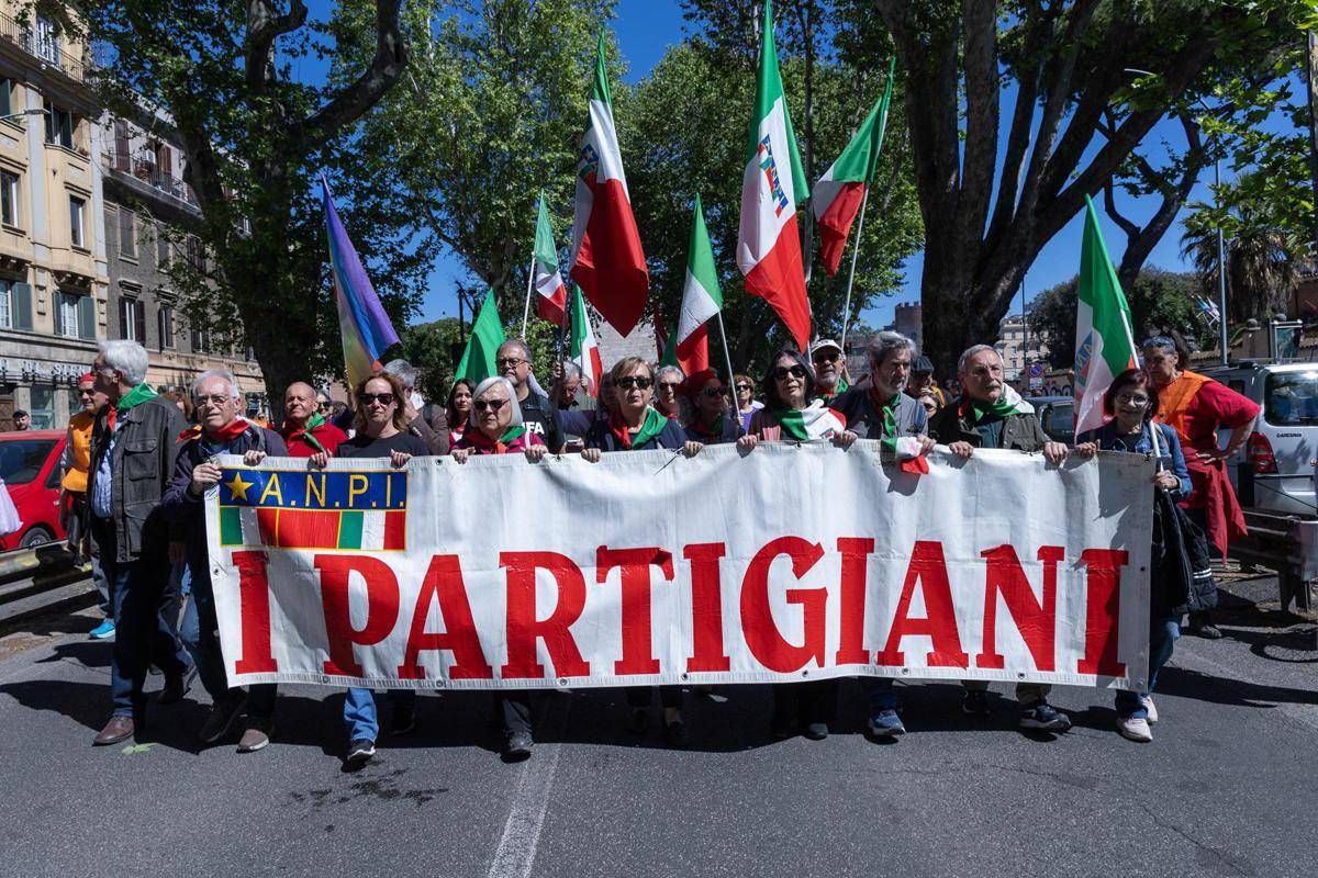https://www.adnkronos.com/resources/02a4-207b0391efe8-ea573f817021-1000/format/huge/anpi_corteo_25aprile_2026_fg_ipa.jpeg