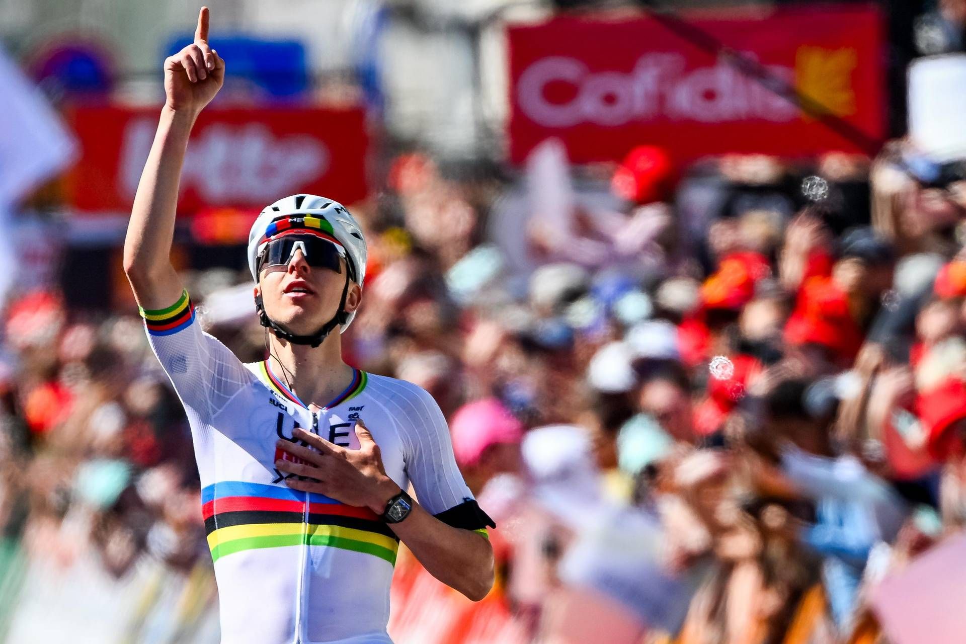 Liegi-Bastogne-Liegi, ancora Pogacar: successo e dedica al compagno di squadra morto