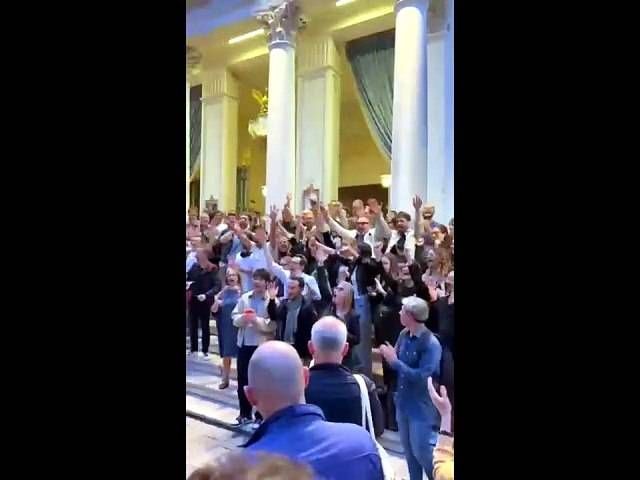 Applausi di pubblico e maestranze della Fenice per il licenziamento di Beatrice Venezi