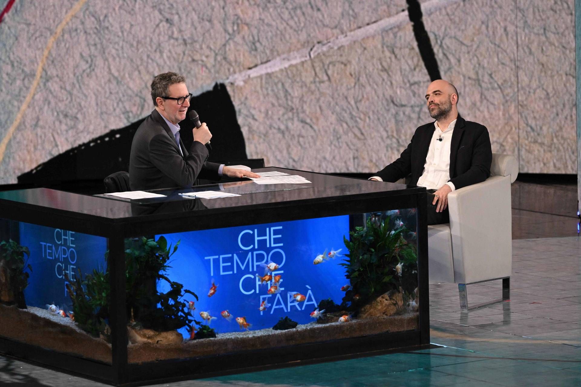 Saviano: "Salvini vuole querelarmi di nuovo, non può farlo"
