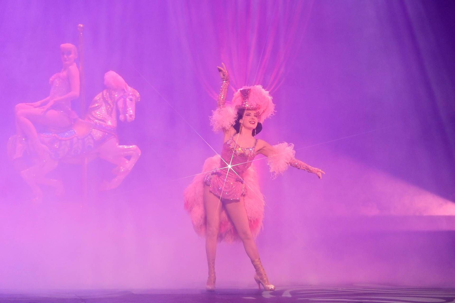 Dita Von Teese, a Milano una notte di magia tra glamour e sogno hollywoodiano