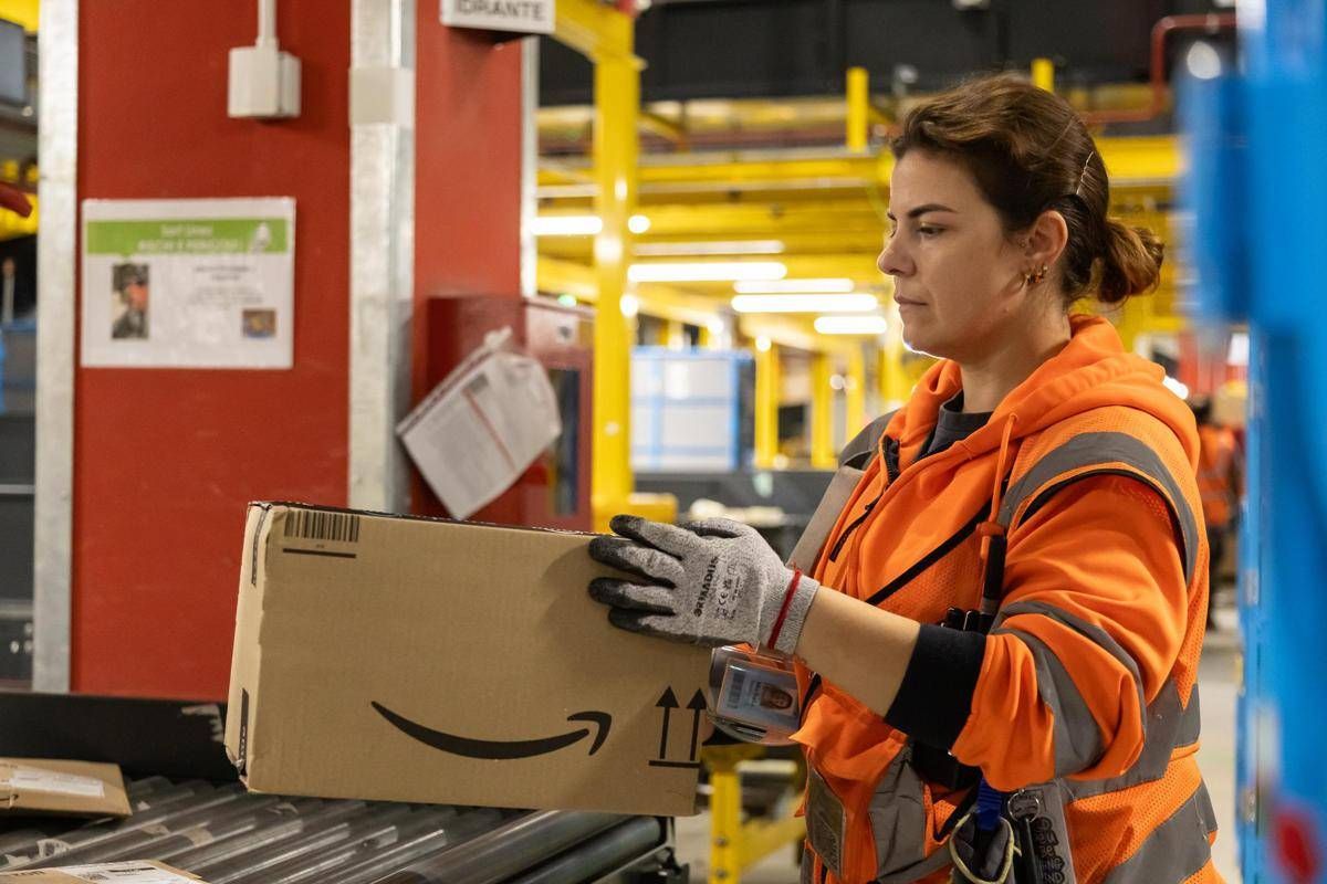 Amazon, 16 milioni di euro per la sicurezza sul lavoro in Italia