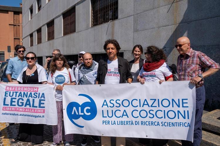 Una manifestazione a favore del fine vita con Marco Cappato - Ipa