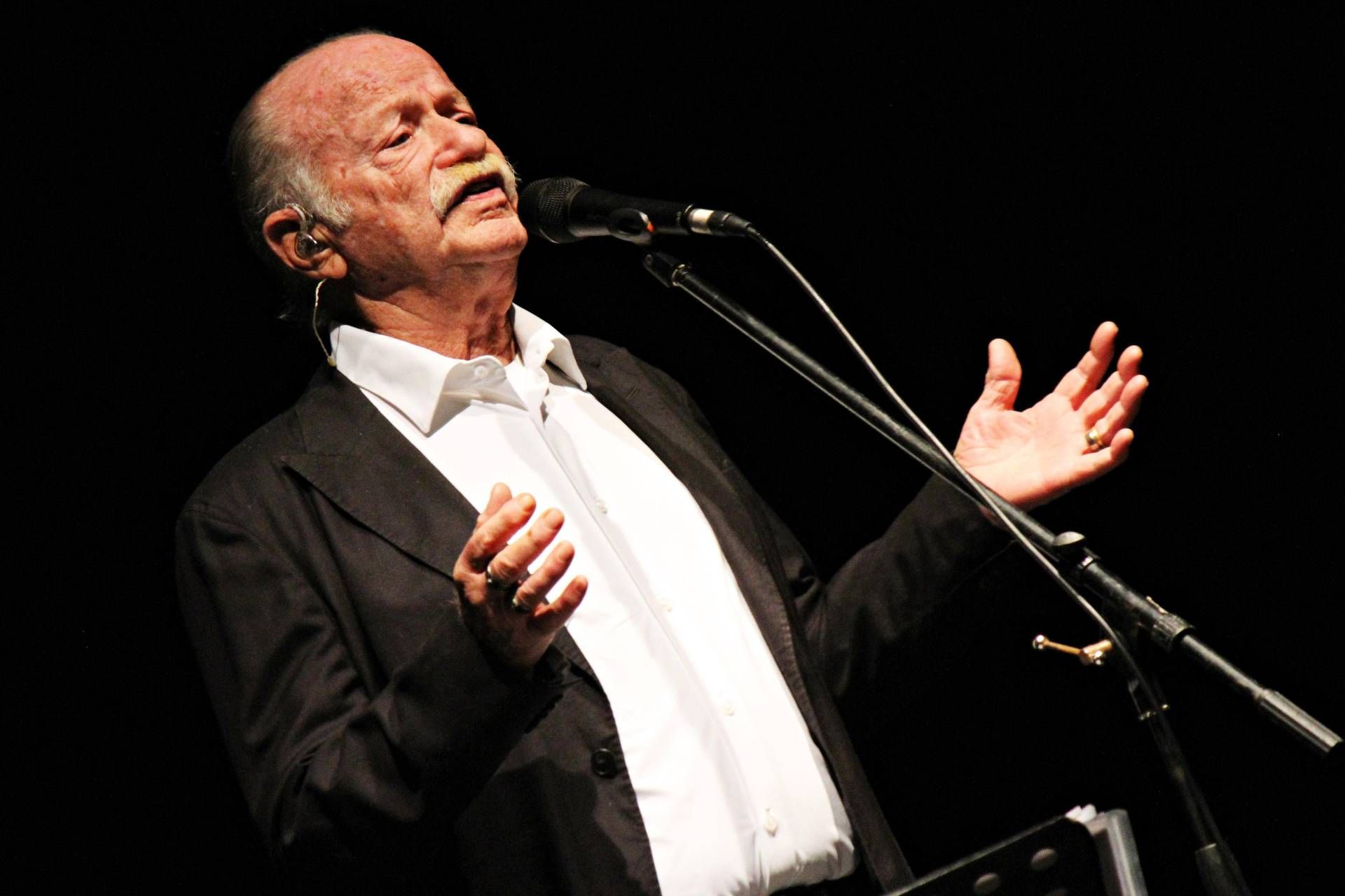 'Una giornata particolare', stasera in tv lo speciale per ricordare Gino Paoli