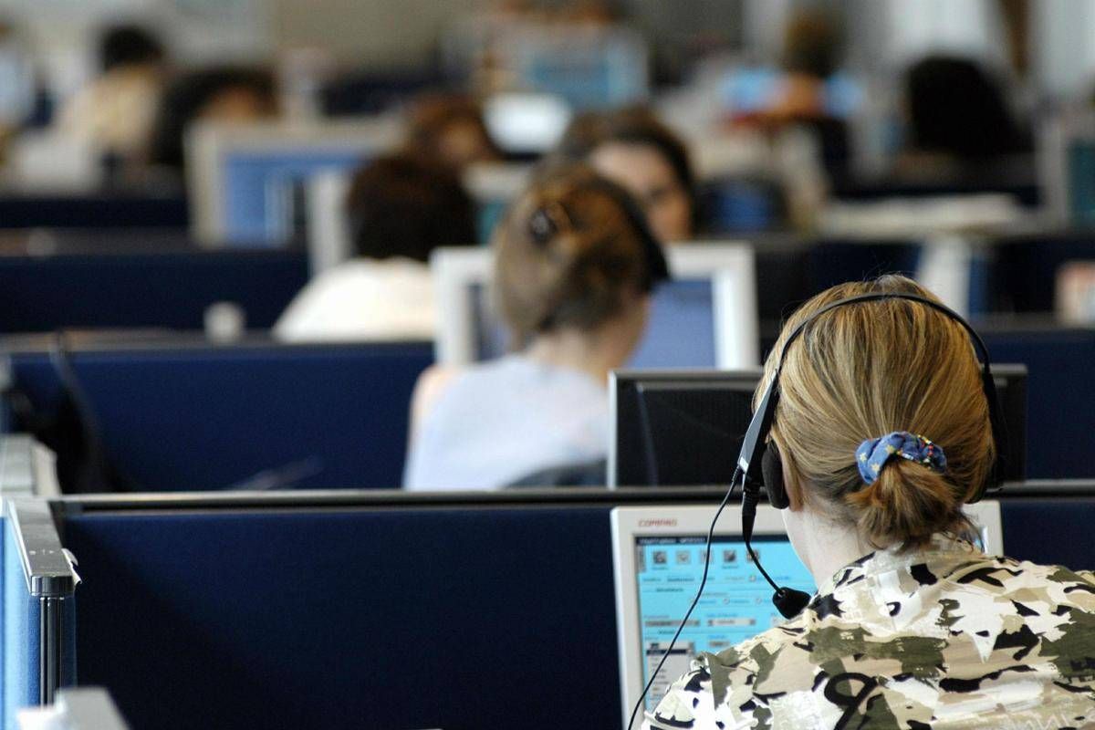 https://www.adnkronos.com/resources/02a4-2080d234f5e0-78864f7bb7eb-1000/format/huge/lavoro_ufficio_callcenter_fg.jpeg