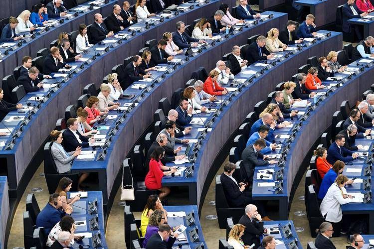 Verso un super bilancio da 2mila miliardi di euro? L’Europarlamento vota per l’aumento del 10%