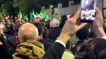 Milano, il corteo per Sergio Ramelli finisce con i saluti romani - Video