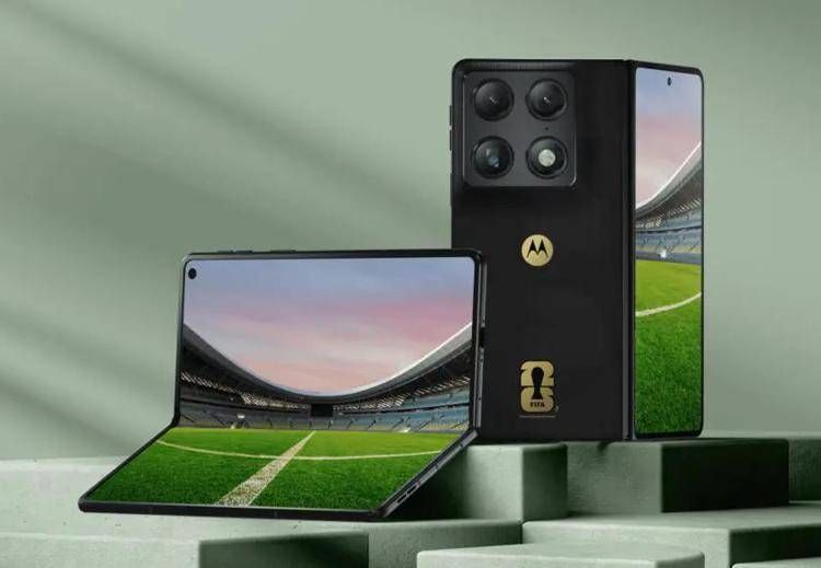 Il nuovo Razr Fold sfonda il tetto dei duemila euro