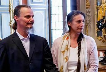 Nathan Trevallion e Catherine Birmingham, i genitori della 'famiglia nel bosco'