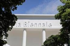 Biennale Arte, caos a Venezia: si dimette la giuria, Mic smentisce il commissariamento