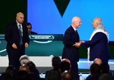 Fifa, Infantino invita federcalcio Israele e Palestina: niente stretta di mano - Video