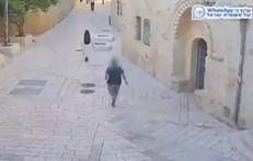 Suora aggredita a Gerusalemme, l'attacco e l'arresto del sospetto - Video