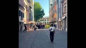 Mestre, tentato assalto anarchici a gazebo Fratelli d'Italia per Alfredo Cospito - Video