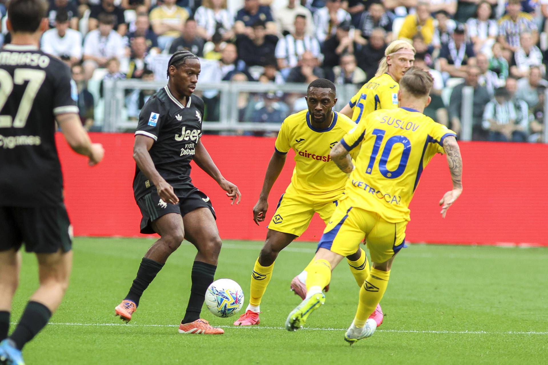 Juventus-Hellas Verona, Gagliardini travolge David: fallo era da rosso?