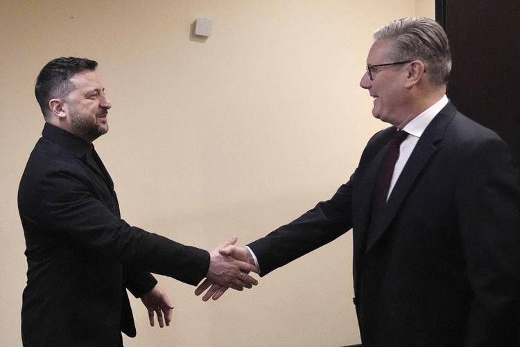 Volodymyr Zelensky e Keir Starmer (Afp)