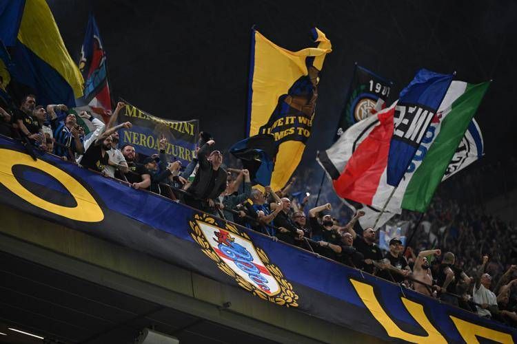 La festa dei tifosi nerazzurri a San Siro - Fotogramma/IPA