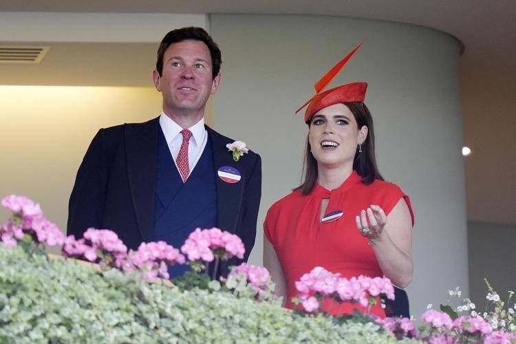 La princessa Eugenie insieme al marito Jack Brooksbank - Ipa